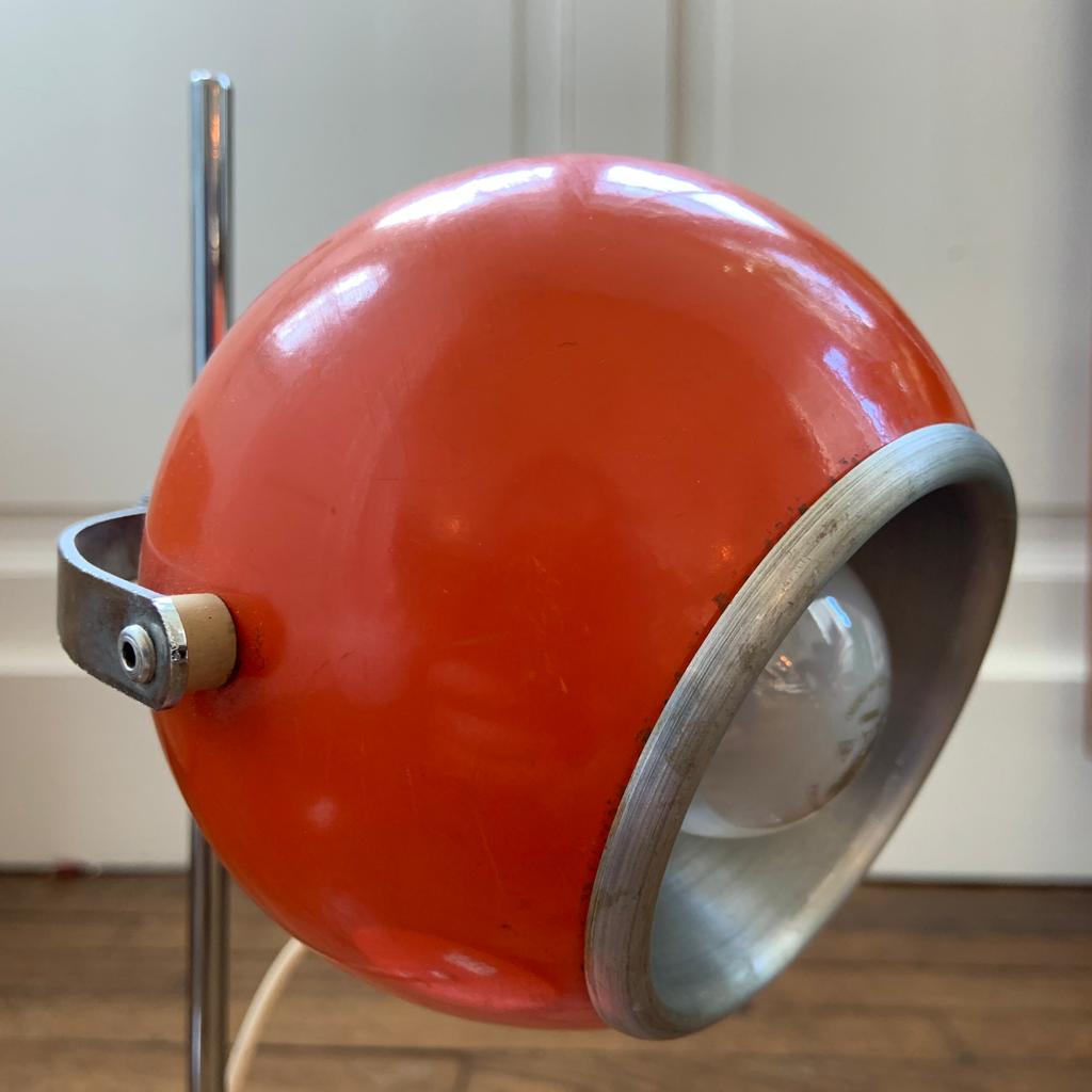 Lampe Eyeball orange vintage à poser datant des années 60